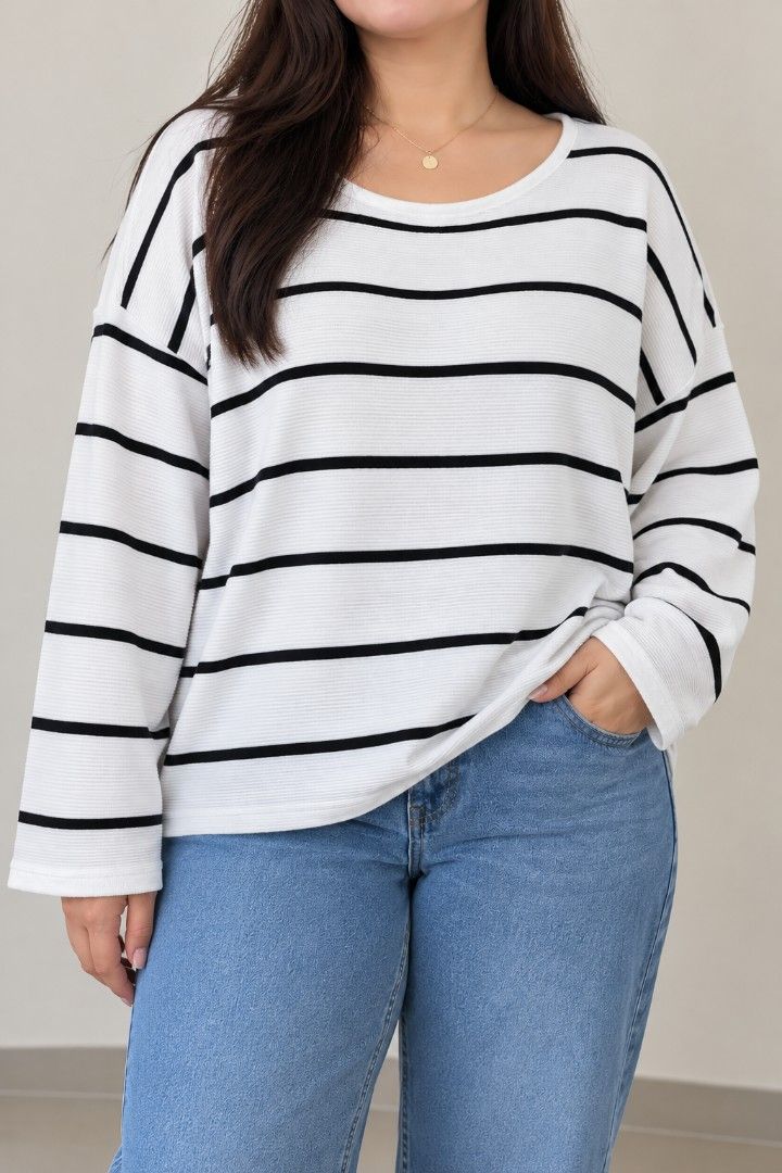 Black and White Striped Long Sleeve Sweater (Category: Longsleeves) located in San Mateo. Submitted by sellbypelle (Listing ID 1470087754, Image 1). Description: Pre loved 🌸 Brand: CYRUS Actual Measurements W: 24 (48 bust)can stretch up to 50 L : 23 inch No Issue Location: Rizal 💰 Payment: GCash — pay first 📦 Shipping: + sf via J&T only 🗓️ Batch shipping: Once a week 💡 Actual color may vary slightly due to lighting and screen settings..
