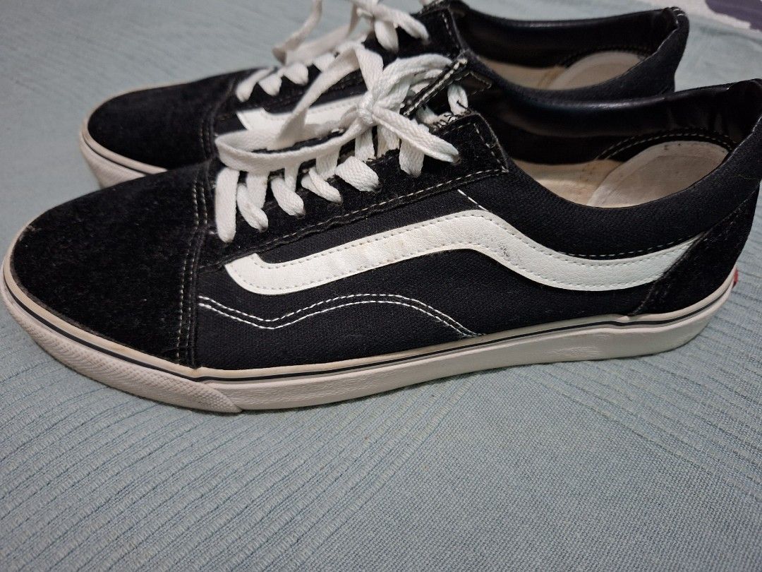 Black and white Vans Old Skool (Category: Casual Shoes) located in Manila. Submitted by wholly389 (Listing ID 1470039288, Image 1). Description: black-and-white Vans Old Skool low-top skate shoes size 11 US.