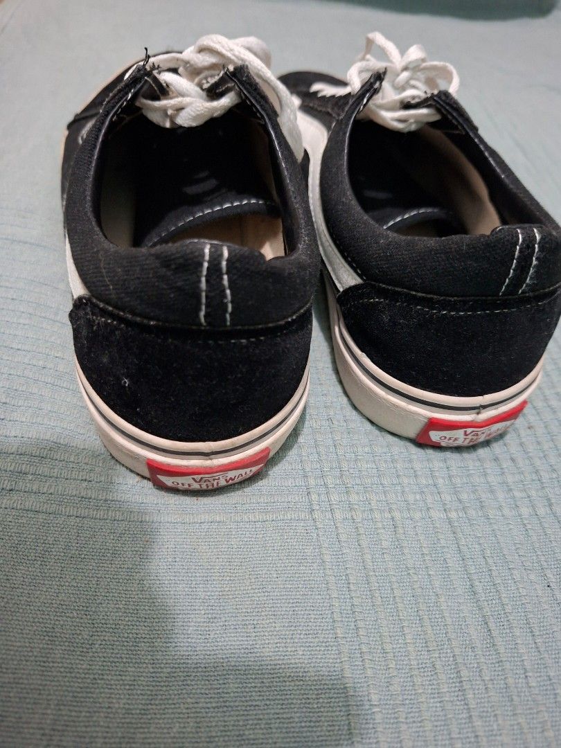 Black and white Vans Old Skool (Category: Casual Shoes) located in Manila. Submitted by wholly389 (Listing ID 1470039288, Image 3). Description: black-and-white Vans Old Skool low-top skate shoes size 11 US.