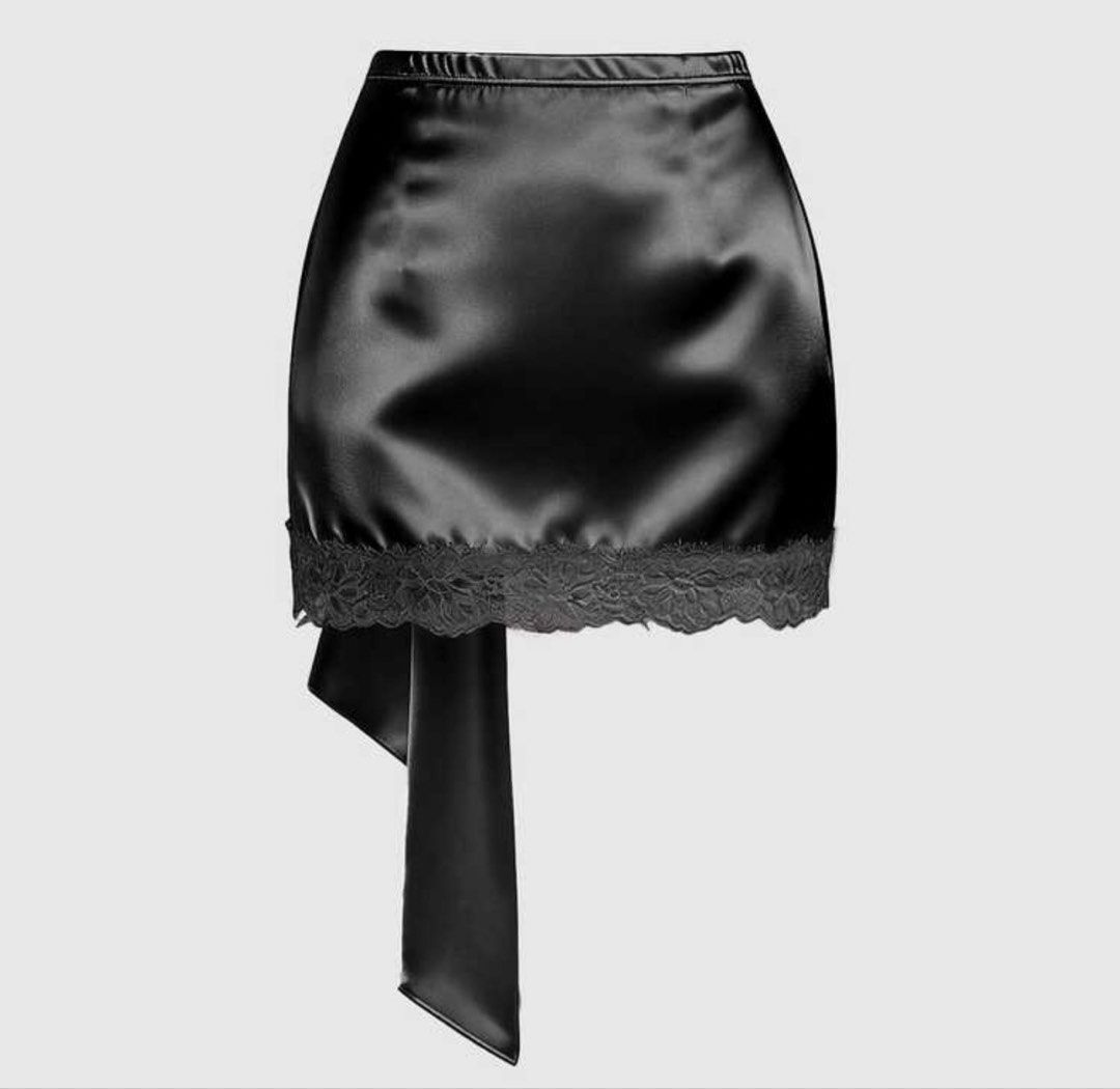 Black Asymmetrical Lace Trim Skirt (Category: Skirts) located in Manila. Submitted by ysa_belly (Listing ID 1470129090, Image 2). Description: - used once - og price: 300.