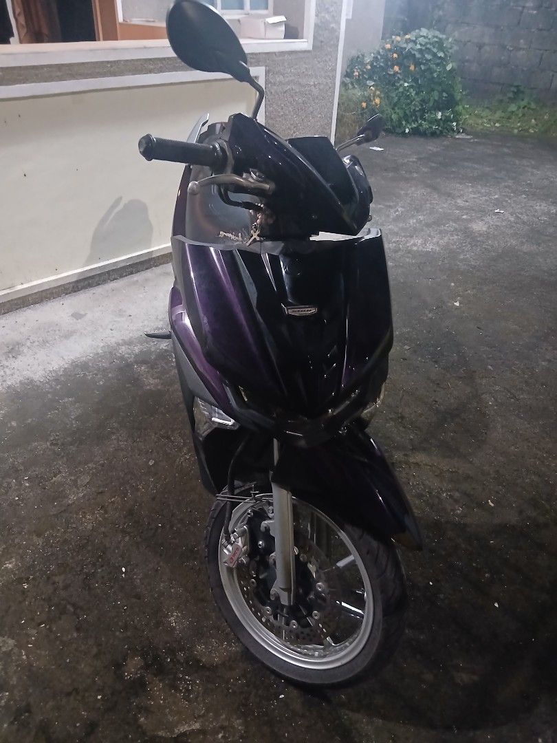 Black automatic scooter motorcycle (Category: Motorbikes for Sale) located in Manila. Submitted by hobielapuz (Listing ID 1470126557, Image 2). Description: mio soul i 125 pm sa ibang details pass sa buy and sell hindi rush.