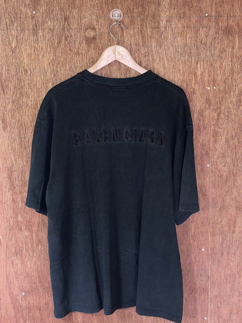 Black Balenciaga T-shirt (Category: Tshirts & Polo Shirts ) located in Cabuyao City. Submitted by giothr1ft (Listing ID 1470059483, Image 2). Description: -Width: 25 -Length: 31 -Condition: 10/10 📌Buyers will shoulder the shipping fee.