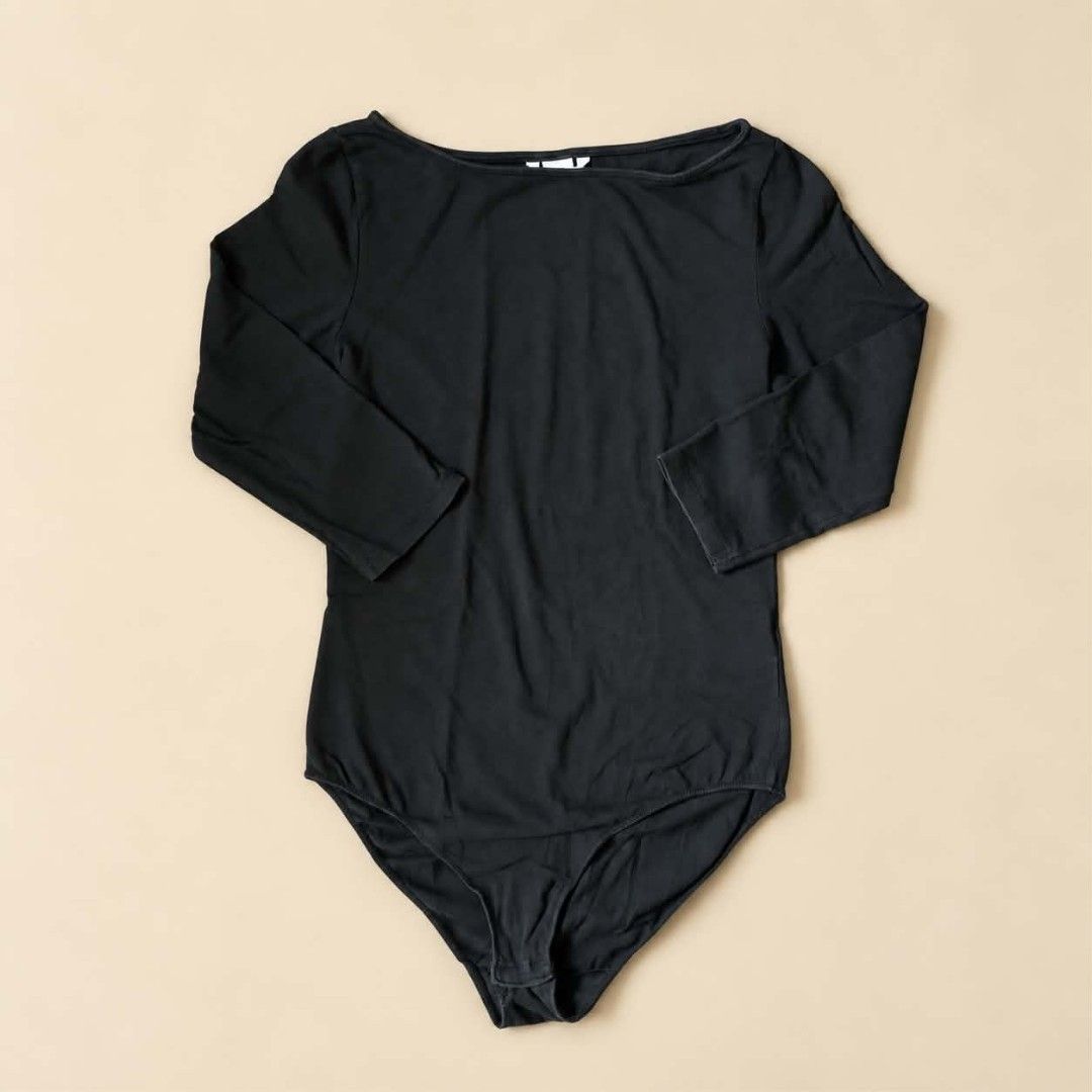 Black Boat Neck Long Sleeve Bodysuit (Category: Longsleeves) located in Manila. Submitted by joshbelgic17602 (Listing ID 1469969886, Image 1). Description: - Color: Black - Style: Long sleeves with a wide boat neckline - Material: Stretchy cotton-blend that hugs the body closely - Closure: Convenient snap buttons at the bottom - Versatility: Perfect basic layering piece for jeans or skirts - Condition: Worn a few times, no stains or holes.