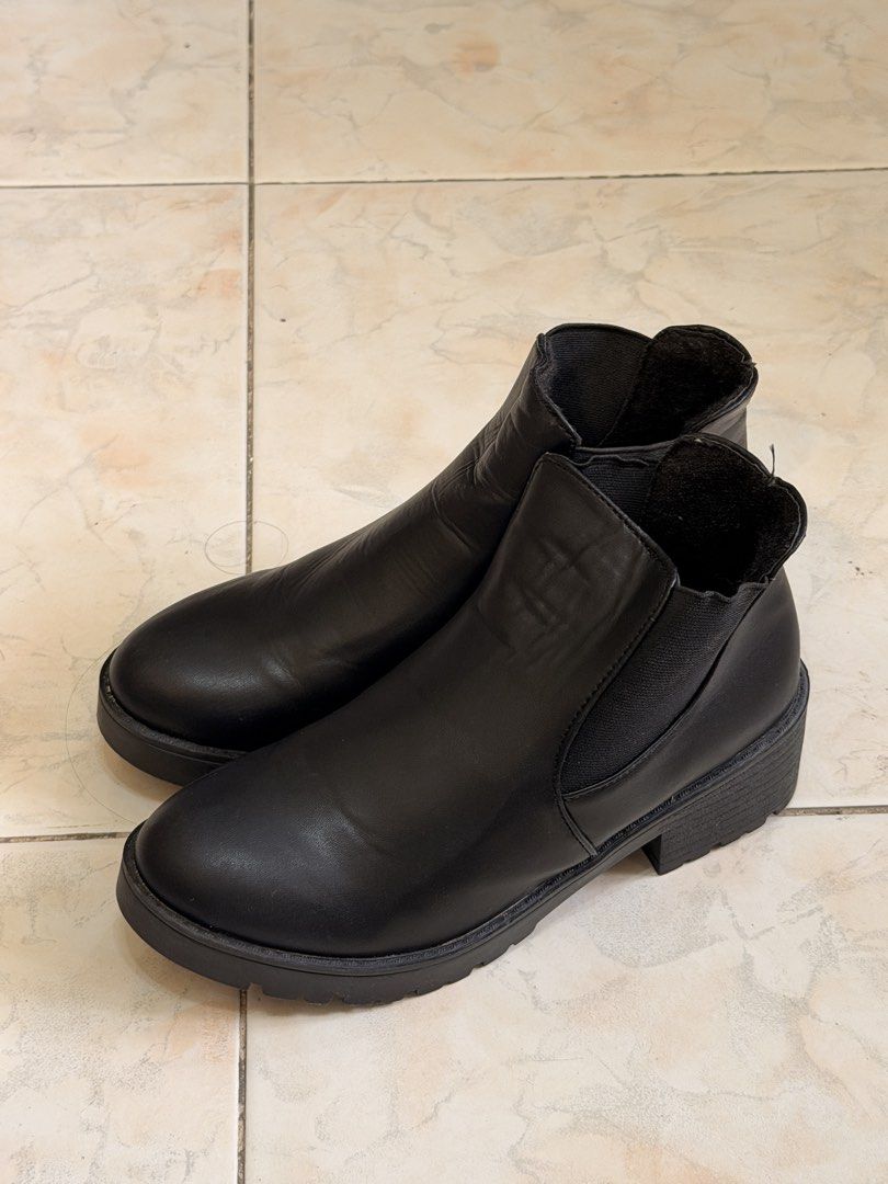Black Chelsea Boots Platform Lug Sole Size 37 (Category: Boots) located in Cebu City. Submitted by liatan08 (Listing ID 1469994356, Image 1). Description: - Style: Black ankle boots with elastic side panels and slip-on design - Sole & Heel: Chunky lug sole and stylish block heel - Size: 37 (marked on bottom sole) - Material: Leather-like upper, clean inside - Condition: Worn a few times with minor dirt on the soles from walking outside.