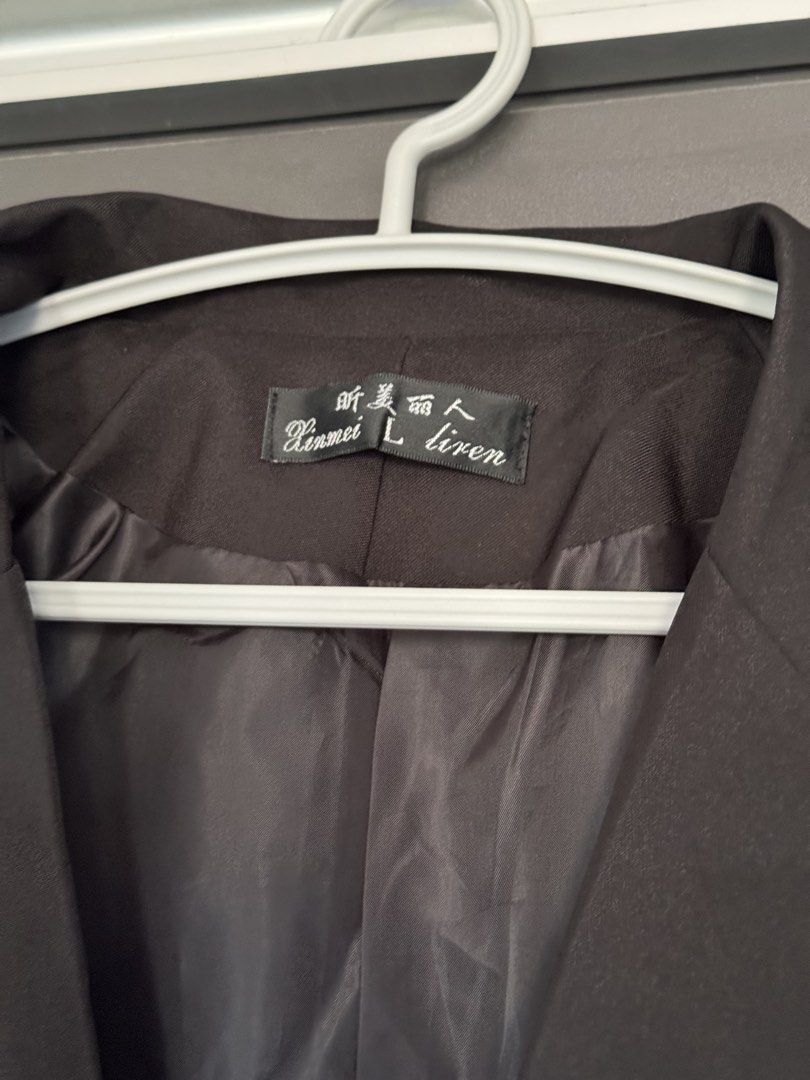 Black Cropped Blazer Jacket (Category: Coats, Jackets and Outerwear) located in Dasmarinas. Submitted by akelvin23 (Listing ID 1470113467, Image 2). Description: - Brand: Xinmei L liren - Style: Black cropped blazer - Details: Lapel collar, single-button front closure - Sleeves: Long sleeves with three decorative cuff buttons - Interior: Fully lined - Fit/Use: Great outerwear piece to throw over tops or dresses Used only once for a photoshoot Wid