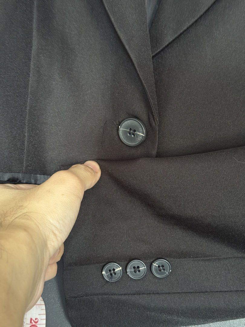 Black Cropped Blazer Jacket (Category: Coats, Jackets and Outerwear) located in Dasmarinas. Submitted by akelvin23 (Listing ID 1470113467, Image 3). Description: - Brand: Xinmei L liren - Style: Black cropped blazer - Details: Lapel collar, single-button front closure - Sleeves: Long sleeves with three decorative cuff buttons - Interior: Fully lined - Fit/Use: Great outerwear piece to throw over tops or dresses Used only once for a photoshoot Wid