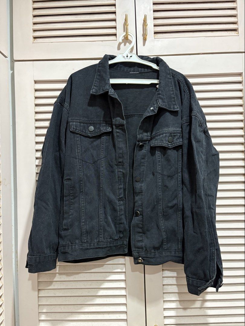 Black Denim Jacket (Category: Coats, Jackets and Outerwear) located in Muntinlupa City. Submitted by sukimum (Listing ID 1469979161, Image 1). Description: No brand; Durable black denim jacket with gunmetal buttons.