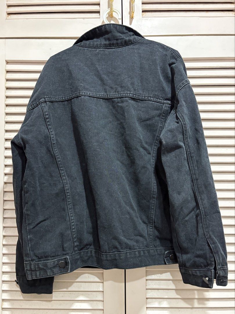 Black Denim Jacket (Category: Coats, Jackets and Outerwear) located in Muntinlupa City. Submitted by sukimum (Listing ID 1469979161, Image 2). Description: No brand; Durable black denim jacket with gunmetal buttons.