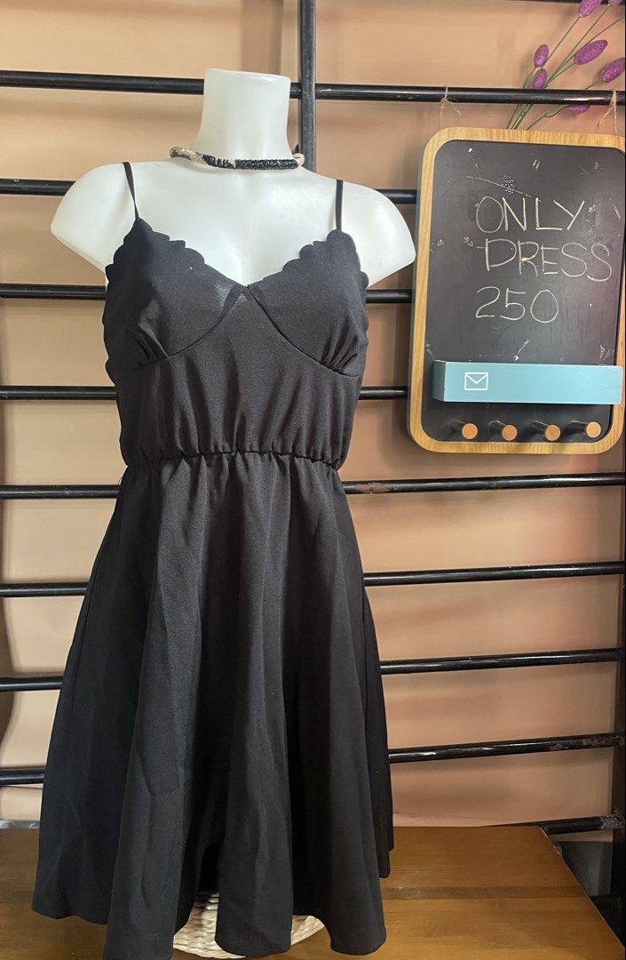 Black Dress (Category: Dresses) located in Batangas. Submitted by norskieshoppe (Listing ID 1469960396, Image 1). Description: small .