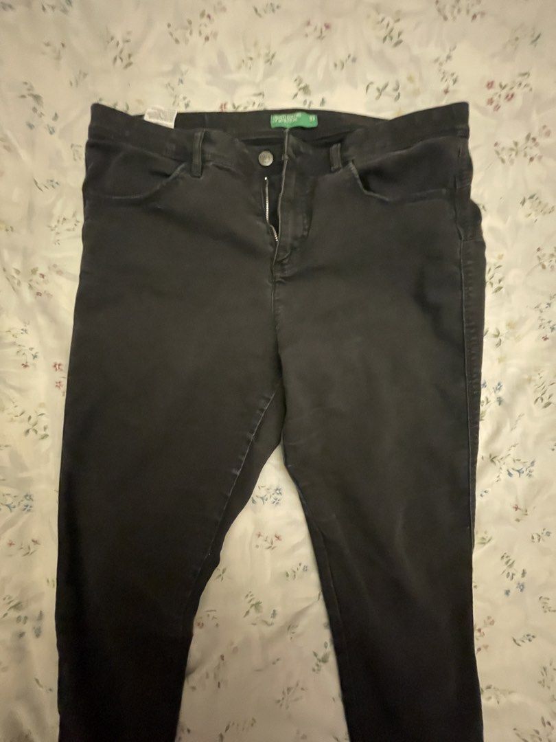 Black Jeans (Category: Jeans) located in Marikina City. Submitted by prelovedbyshams.sy (Listing ID 1470083069, Image 1). Description: Size 33.