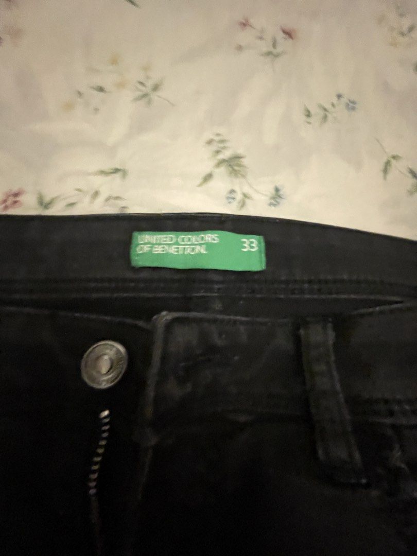 Black Jeans (Category: Jeans) located in Marikina City. Submitted by prelovedbyshams.sy (Listing ID 1470083069, Image 2). Description: Size 33.
