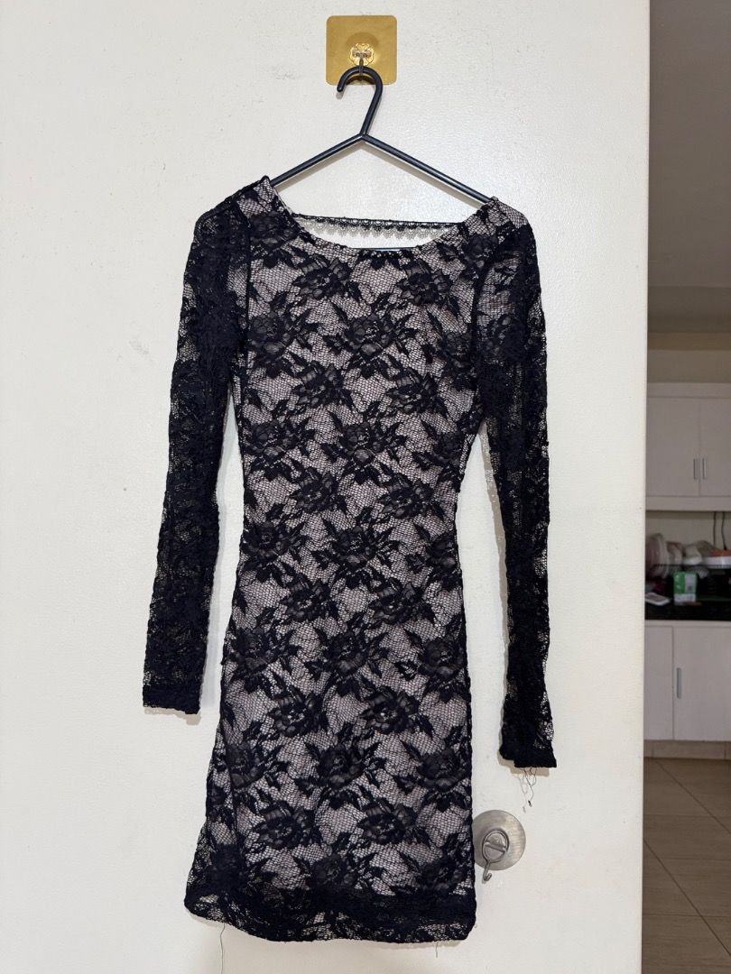 Black Lace Long Sleeve Low Back Mini Dress (Category: Dresses) located in Las Pinas. Submitted by sigbalb (Listing ID 1469949699, Image 1). Description: - Style: Bodycon fit, mini length with a stunning scallop hem - Design: Black floral lace over a nude lining with a dramatic low scoop back - Sleeves: Long sleeves - Fabric: Stretchy material that hugs your curves for a flattering fit - Occasion: Perfect for nights out, parties, and dates - Condi