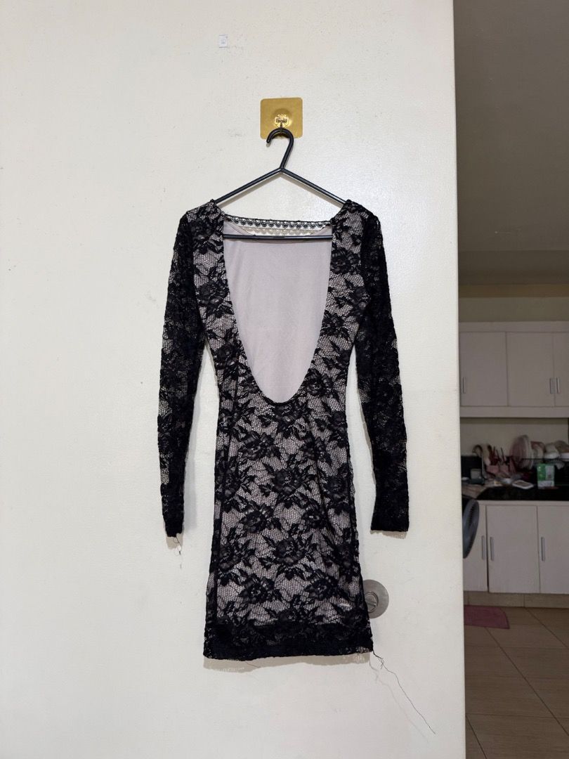 Black Lace Long Sleeve Low Back Mini Dress (Category: Dresses) located in Las Pinas. Submitted by sigbalb (Listing ID 1469949699, Image 2). Description: - Style: Bodycon fit, mini length with a stunning scallop hem - Design: Black floral lace over a nude lining with a dramatic low scoop back - Sleeves: Long sleeves - Fabric: Stretchy material that hugs your curves for a flattering fit - Occasion: Perfect for nights out, parties, and dates - Condi