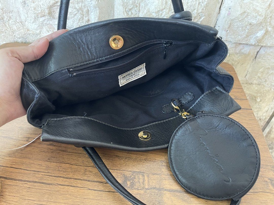 black leather handbag L8x11 (Category: Tote Bags) located in San Fernando. Submitted by dntjapansurpluselyu (Listing ID 1469993016, Image 3). Description: .