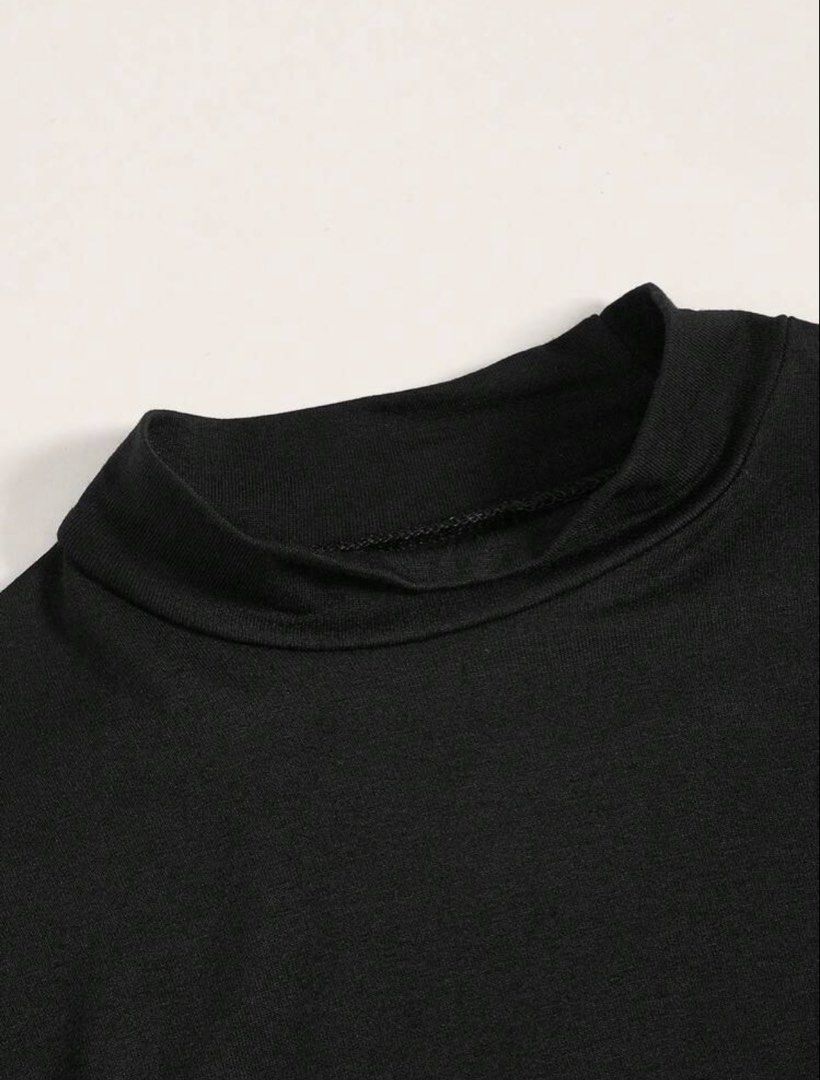 Black Long Sleeve Mock Neck Crop Top (Category: Longsleeves) located in Pateros City. Submitted by abbymoana (Listing ID 1470019194, Image 2). Description: Black mock neck top with long sleeves. Cropped length, snug fit through the body. Soft stretchy fabric. Check the size chart photo for exact shoulder, bust, and sleeve measurements. Size: XXS RFS: too small for me 📍Pateros.