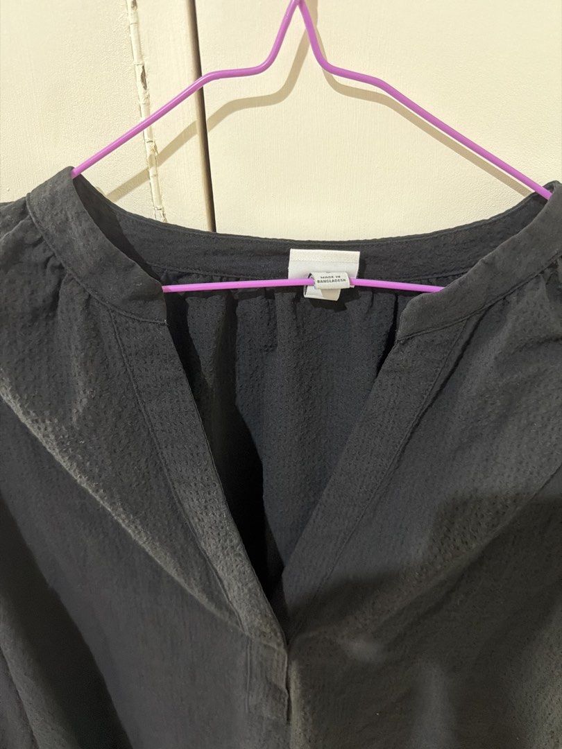 Black Long Sleeve V-Neck Blouse (Category: Longsleeves) located in Rizal. Submitted by kyliemaine (Listing ID 1470016489, Image 3). Description: - Color: Black - Style: Long sleeve blouse with textured fabric finish - Neckline: Deep V-neck - Details: Gathered cuffs - Fit: Loose and comfortable for everyday casual wear - Versatility: Easy to pair with jeans or skirts - Origin: Made in Bangladesh.