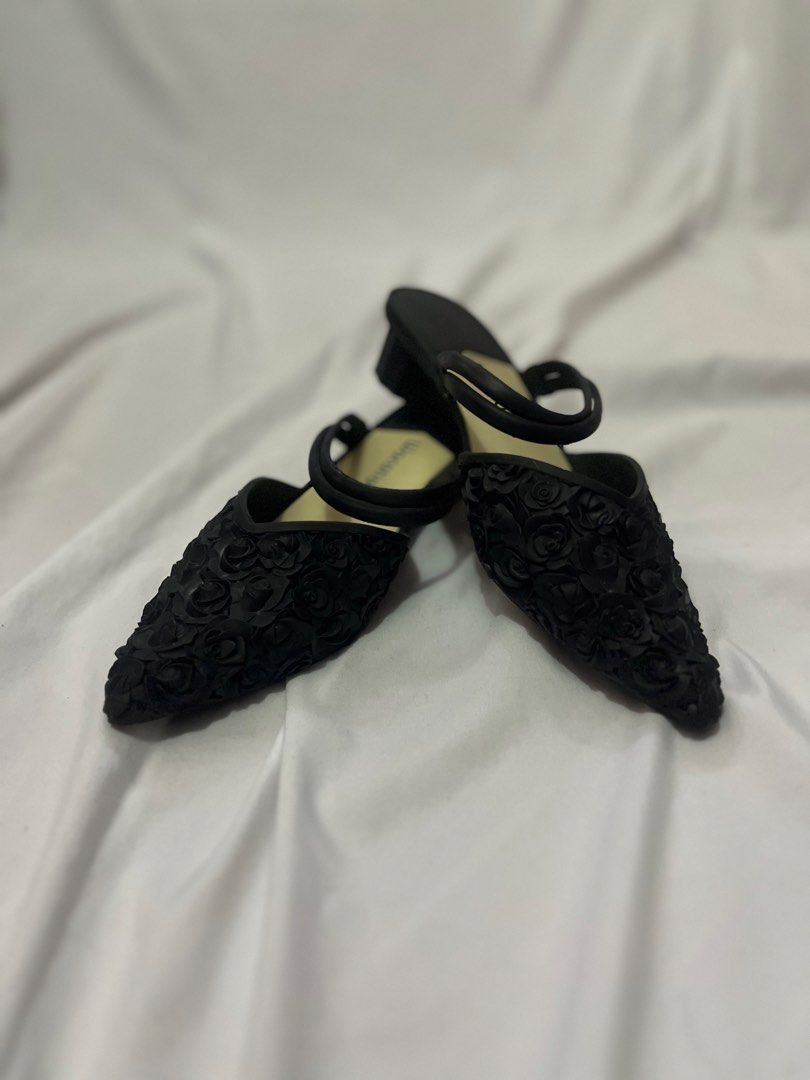 Black pointed toe heels (Category: Heels) located in Baguio. Submitted by grrrrwmm__2day (Listing ID 1470082104, Image 1). Description: .