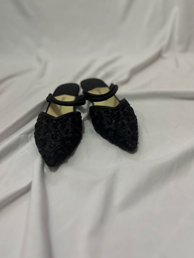 Black pointed toe heels (Category: Heels) located in Baguio. Submitted by grrrrwmm__2day (Listing ID 1470082104, Image 3). Description: .