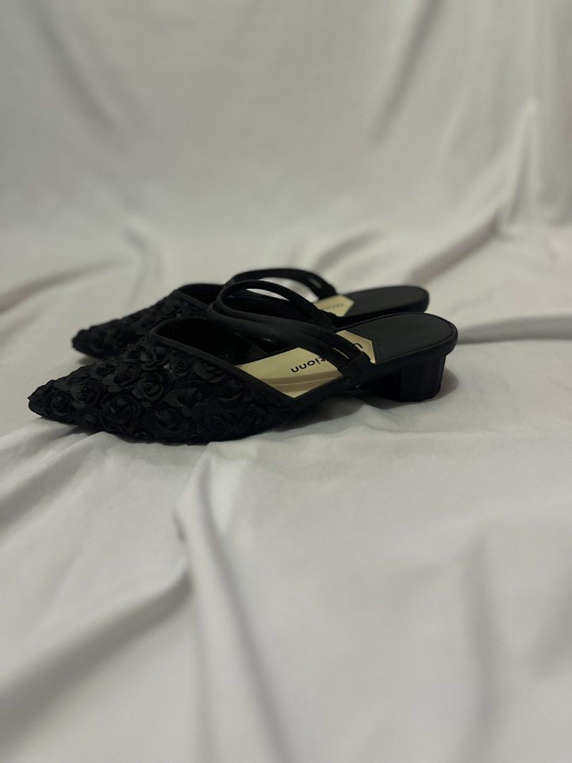 Black pointed toe heels (Category: Heels) located in Baguio. Submitted by grrrrwmm__2day (Listing ID 1470082104, Image 2). Description: .