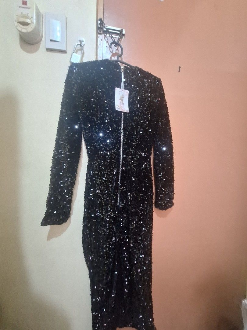 Black Sequin Long Sleeve Midi Dress (Category: Evening dresses & gowns) located in Manila. Submitted by noblegem04 (Listing ID 1468137382, Image 2). Description: - Style: Black long sleeve midi dress covered in sparkling sequins - Fit: Fitted silhouette with a classic round neckline - Details: Full-length back zipper and lower back slit for easy movement - Perfect for: Parties, formal events, and special occasions!.