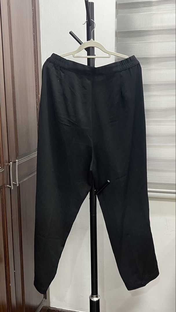 Black Slouchy Trousers (Category: Other Bottoms) located in Manila. Submitted by to_ri (Listing ID 1470073171, Image 3). Description: 🛍️ PRODUCT DETAILS 📏 Size: L to XL 📌 TERMS & CONDITIONS 💸 Payment first 📦 Shipping: J&T, LBC, Same day delivery couriers 🚫 No returns or refunds ❌ No joy/bogus buyers 💗 Please buy responsibly. Thank you!.