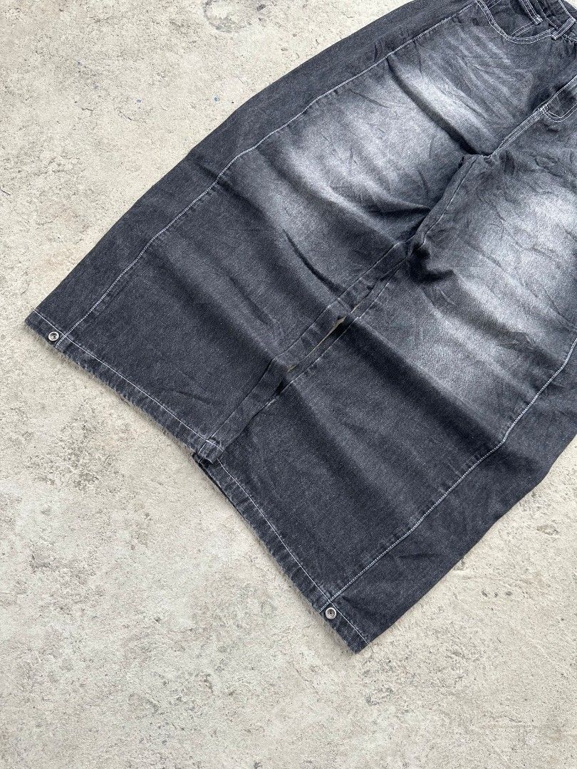 Blackwash baggy pants (Category: Jeans) located in Davao. Submitted by boss_kel (Listing ID 1470100088, Image 3). Description: Waist: 34-36 Lenght: 41.5 Thigh: 16 Hem: 9.5 - 12.5 ( Adjustable ) Issue: ❌.