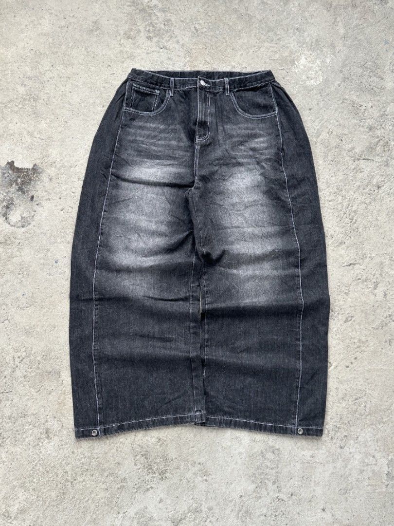 Blackwash baggy pants (Category: Jeans) located in Davao. Submitted by boss_kel (Listing ID 1470100088, Image 1). Description: Waist: 34-36 Lenght: 41.5 Thigh: 16 Hem: 9.5 - 12.5 ( Adjustable ) Issue: ❌.
