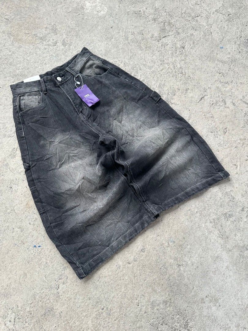 Blackwash longjorts carpenter (Category: Other Bottoms) located in Davao. Submitted by boss_kel (Listing ID 1470098629, Image 2). Description: Waist: 26-27 Lenght: 27 Thigh: 13 Hem: 11.5 Issue: ❌.