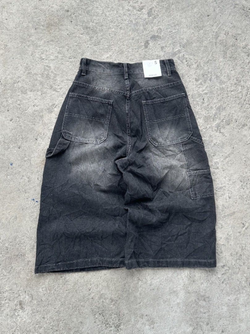 Blackwash longjorts carpenter (Category: Other Bottoms) located in Davao. Submitted by boss_kel (Listing ID 1470098629, Image 1). Description: Waist: 26-27 Lenght: 27 Thigh: 13 Hem: 11.5 Issue: ❌.