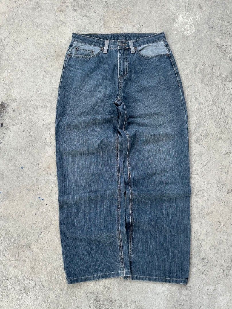 Blue baggy straight jeans (Category: Jeans) located in Davao. Submitted by boss_kel (Listing ID 1470098859, Image 1). Description: Waist: 30-31 Lenght: 41 Thigh: 13 Hem: 9 Issue: Patch.
