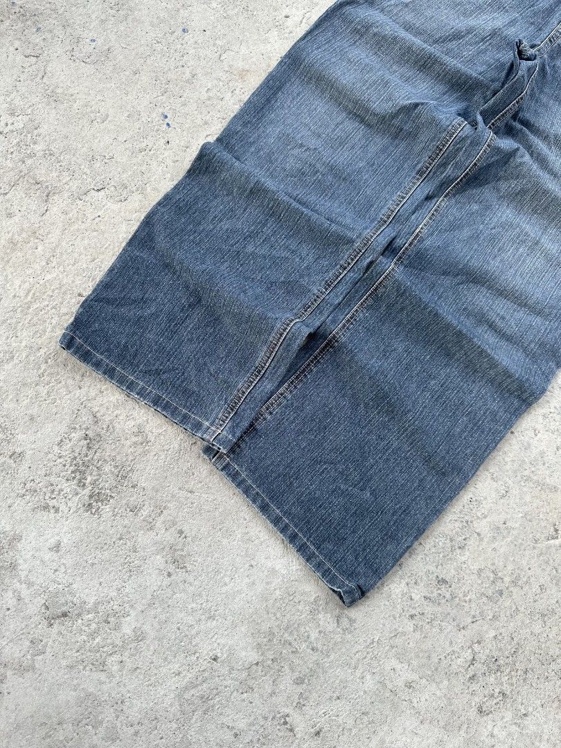 Blue baggy straight jeans (Category: Jeans) located in Davao. Submitted by boss_kel (Listing ID 1470098859, Image 2). Description: Waist: 30-31 Lenght: 41 Thigh: 13 Hem: 9 Issue: Patch.