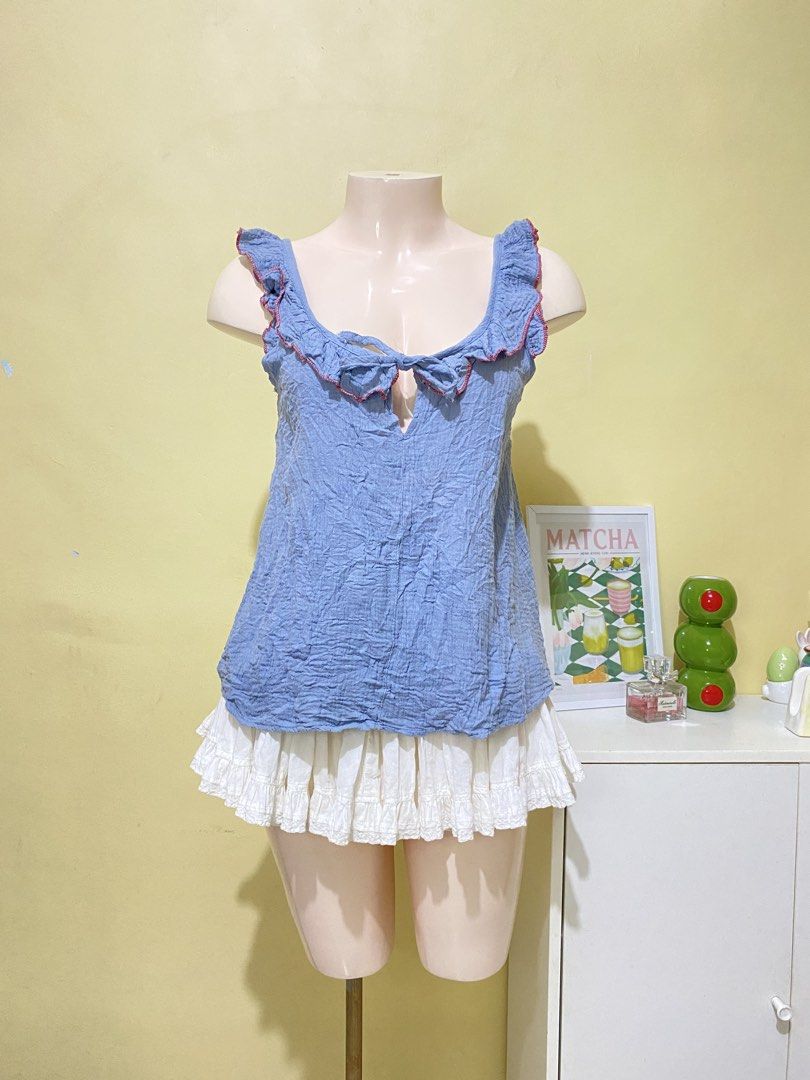 BLUE DAINTY TOP (Category: Others Tops) located in Dasmarinas. Submitted by hannah.oakph (Listing ID 1469955855, Image 1). Description: medium to large fit.