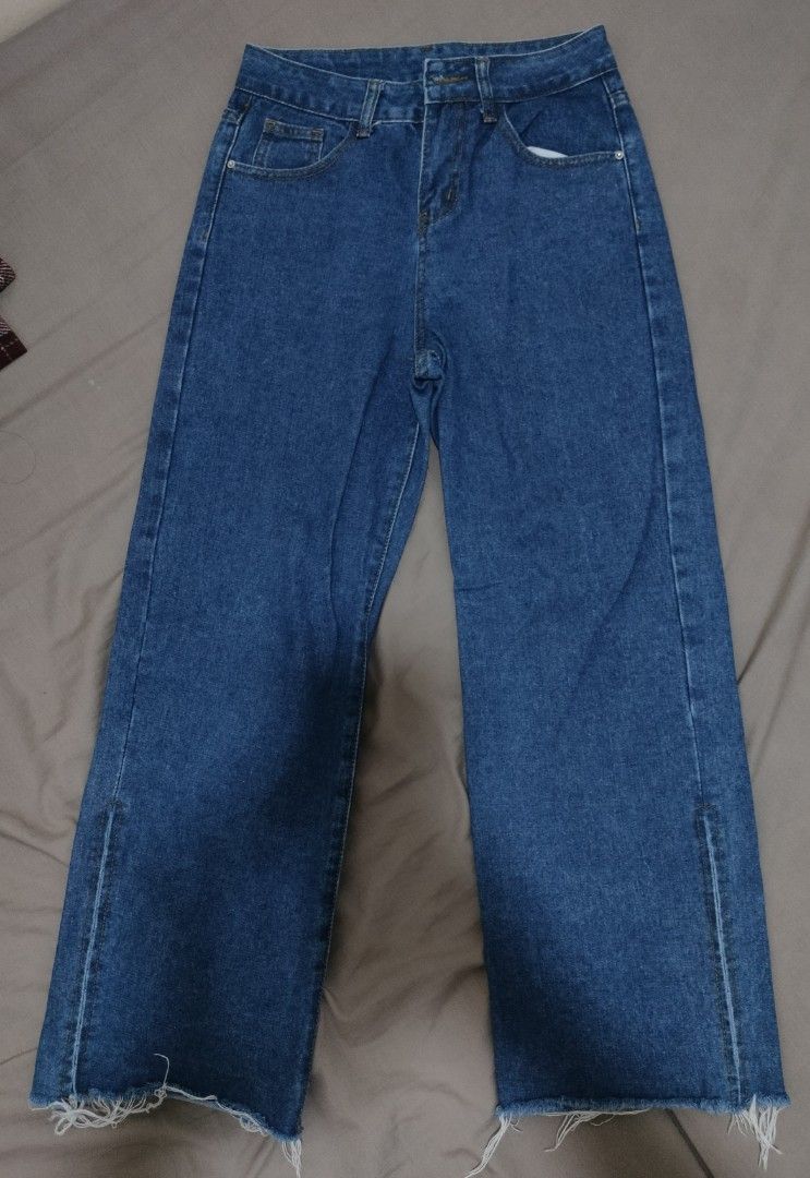 Blue denim wide leg raw hem jeans (Category: Jeans) located in Paranaque City. Submitted by ksmthng (Listing ID 1470084415, Image 1). Description: Loc: Parañaque.