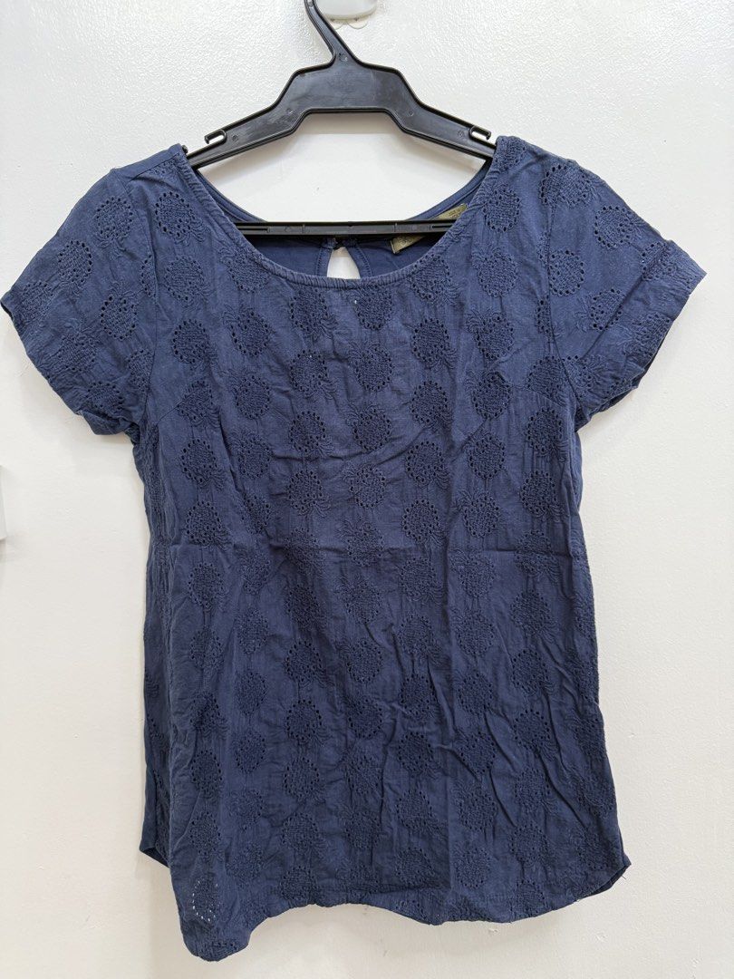 Blue Embroidered Short Sleeve Blouse Size M (Category: Blouses) located in Quezon City. Submitted by reivia.vend (Listing ID 1469987033, Image 1). Description: - Color: Navy blue - Size: EUR M / MEX 30 - Material: Soft cotton blend - Design: All-over textured pattern with round neckline - Details: Back keyhole with button closure - Style: Casual, versatile piece great with jeans or skirts.