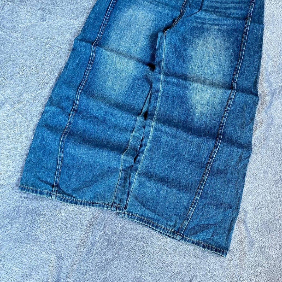 BLUE WASHED BARREL WIDE LEG (Category: Jeans) located in Naga. Submitted by thrift_na (Listing ID 1470067362, Image 3). Description: 📍 BLUE WASHED BARREL WIDE LEG JEANS 📐 Dimensions ( inches ) Waistline: 30 Length: 38.5 Thigh: 13 Hem: 12.5 📜 Details Already Wash/Ready To Wear Color Rate: 10/10 Issue: None Hard Fabric & Heavy Good Fittings.