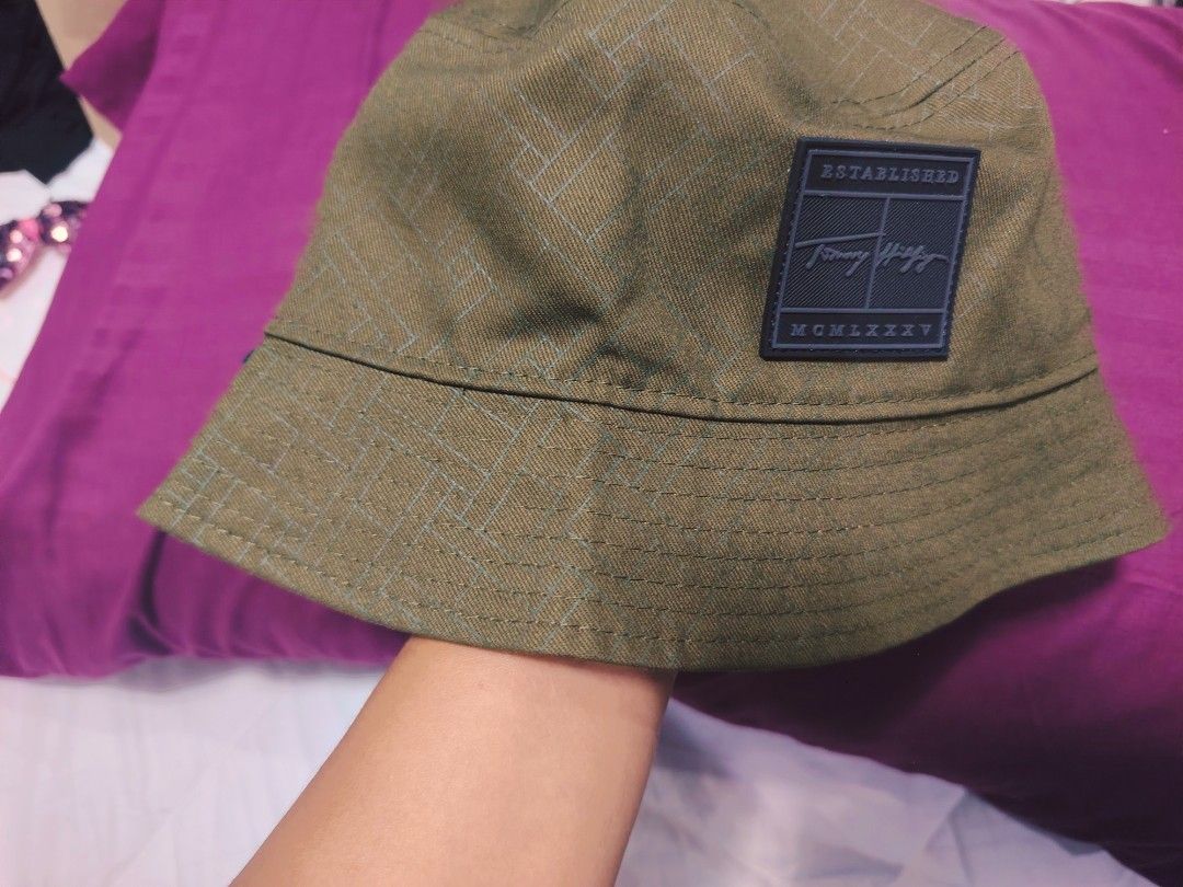 Bnew TH reversible bucket hat L to XL (Category: Hats & Beanies) located in Quezon City. Submitted by G.E.M18 (Listing ID 1470097975, Image 2). Description: Bnew TH reversible bucket hat L to XL Army Green and Orange.