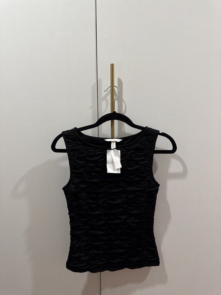 BNWT H&M top (Category: Sleeveless) located in Pasig City. Submitted by hotstuff__ (Listing ID 1470018983, Image 1). Description: .