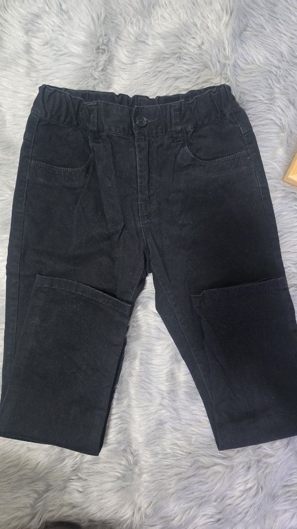 Bossini Black Pants Kids Size 120 (Category: Jeans) located in Cabanatuan. Submitted by belle_1013 (Listing ID 1470026064, Image 1). Description: - Brand: Bossini - Color: Classic Black - Size: 120 - Waist: Elastic waistband for easy dressing - Details: Front button closure and standard pockets - Condition: Clean fabric, perfect for daily wear.