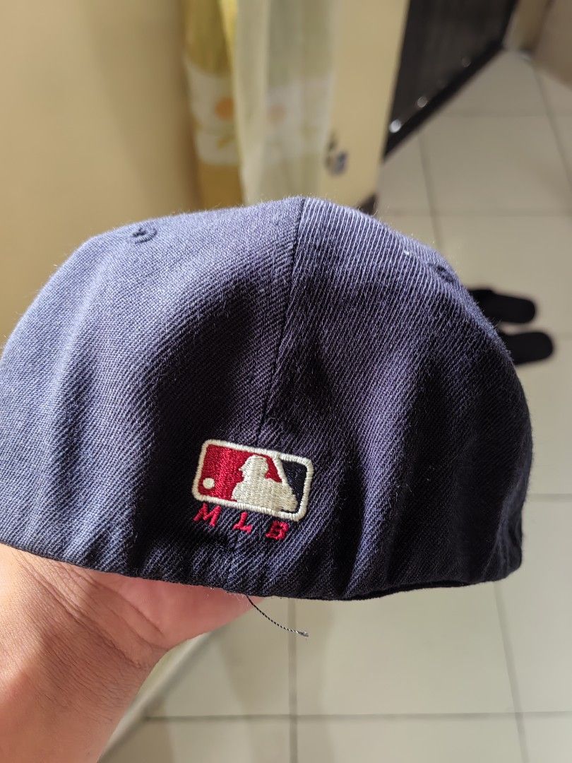 BOSTON RED SOX FLEXFIT (Category: Caps & Hats) located in Legazpi City. Submitted by livedolphin_68dee2 (Listing ID 1470021219, Image 2). Description: Size M-XL FLEXFIT.
