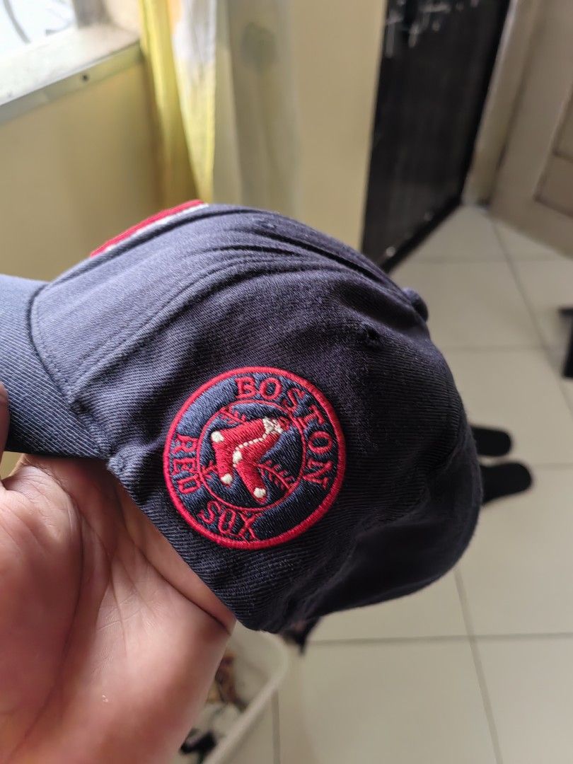 BOSTON RED SOX FLEXFIT (Category: Caps & Hats) located in Legazpi City. Submitted by livedolphin_68dee2 (Listing ID 1470021219, Image 3). Description: Size M-XL FLEXFIT.