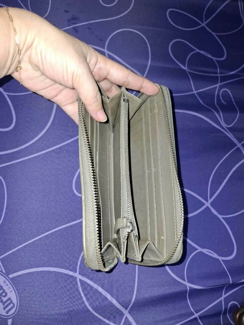 Botega Venetta (Category: Luxury Bags & Wallets) located in Pasay City. Submitted by master1970 (Listing ID 1469968354, Image 3). Description: Authentic.