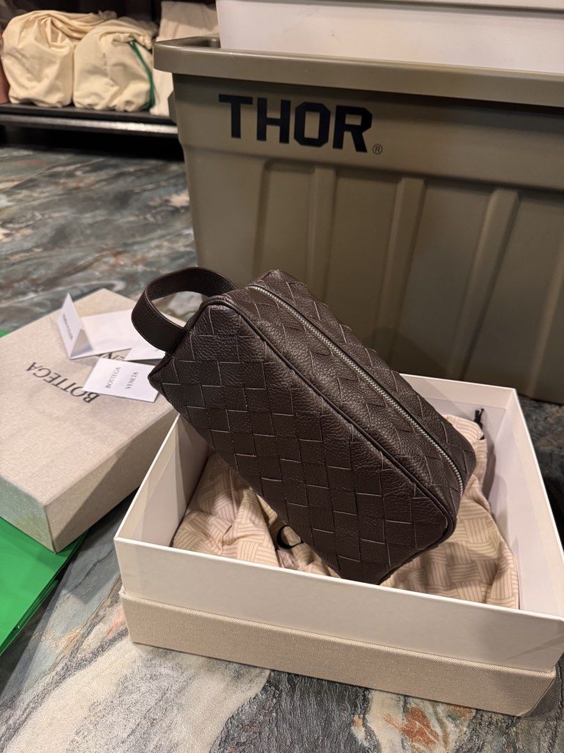 Bottega clutch (Category: Belt bags, Clutches and Pouches) located in Makati City. Submitted by at68studios (Listing ID 1469983249, Image 1). Description: .