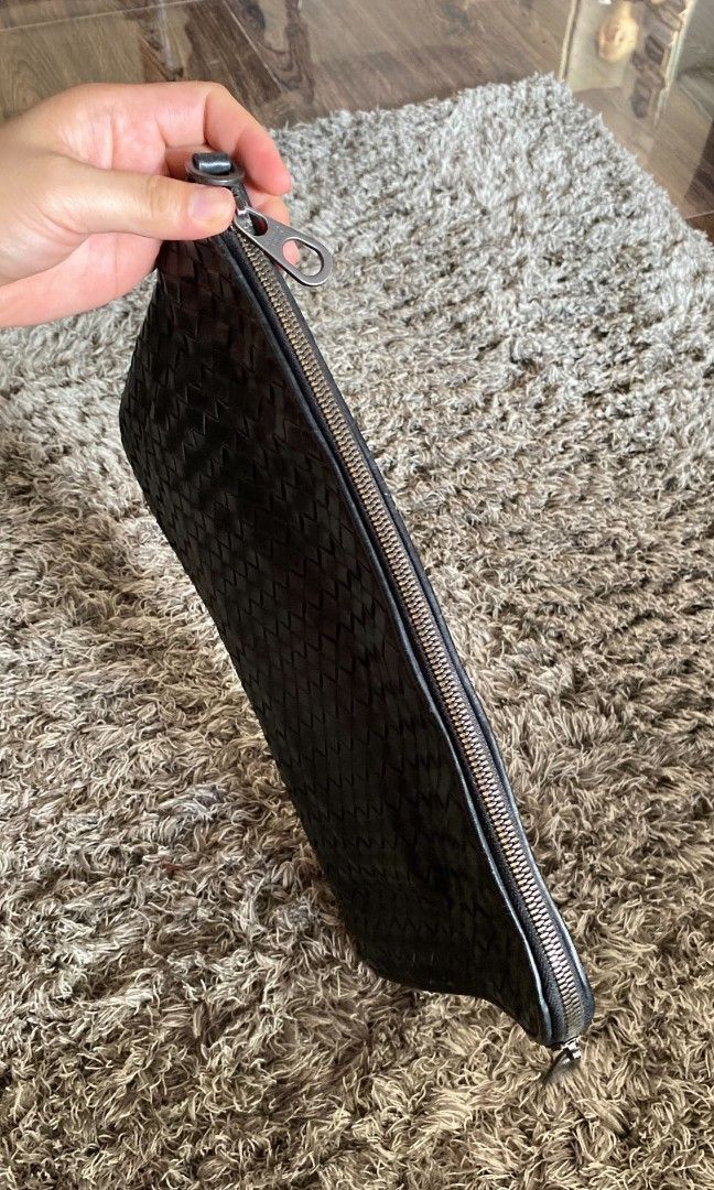 Bottega veneta (Category: Luxury Bags & Wallets) located in Tagum. Submitted by luxbagelyas (Listing ID 1470027441, Image 2). Description: 13 inches may dirt sa loob parang natuyo na candy good condition matibay.