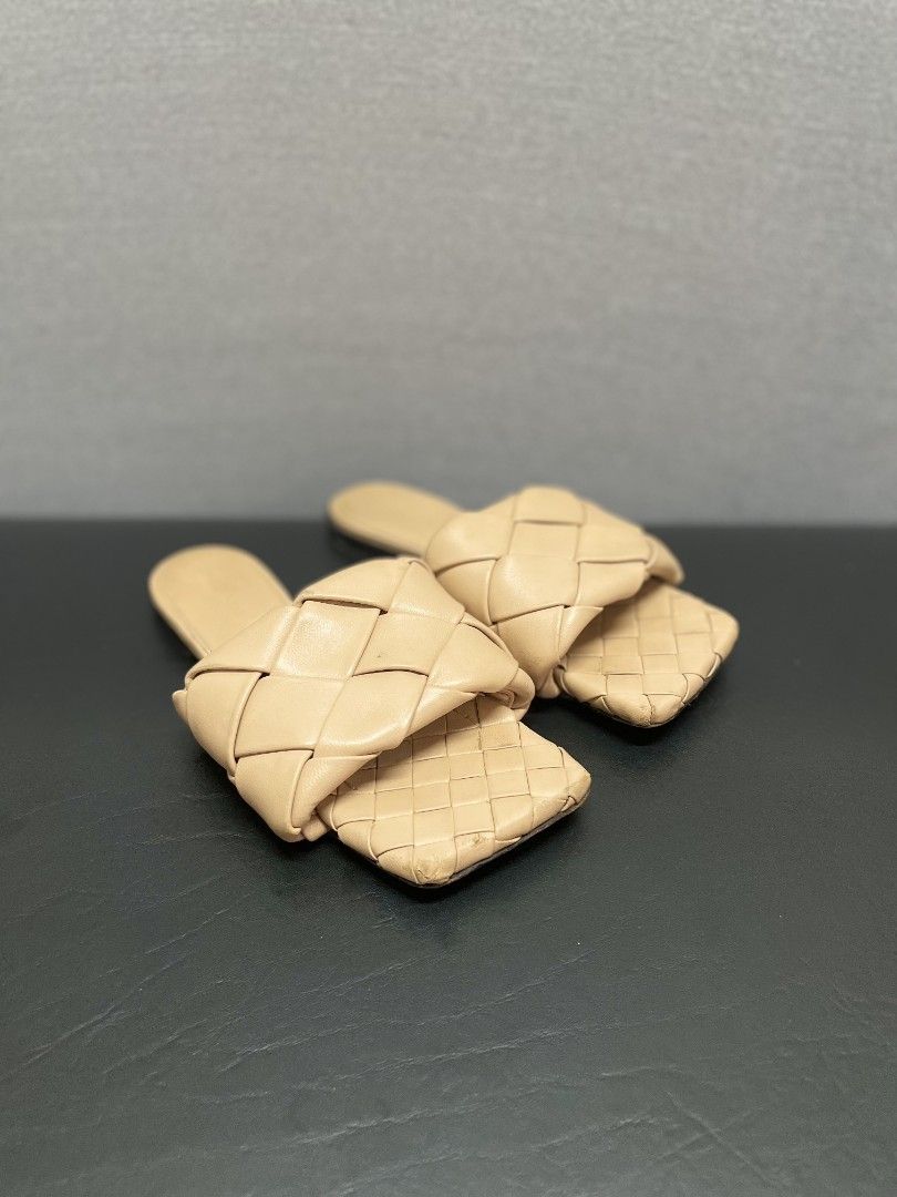 Bottega Veneta Lido Flats (Category: Flats & Sandals) located in Manila. Submitted by _retrovate (Listing ID 1469994887, Image 3). Description: Size 36 Very good condition Sign of use.