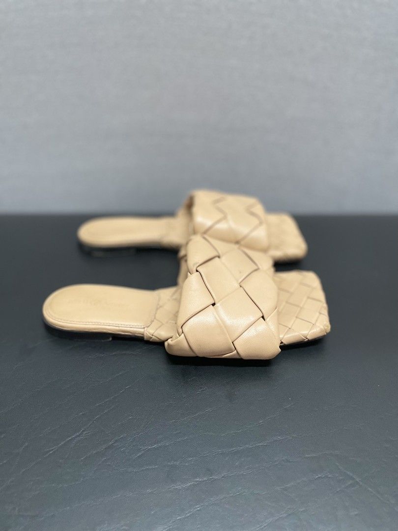 Bottega Veneta Lido Flats (Category: Flats & Sandals) located in Manila. Submitted by _retrovate (Listing ID 1469994887, Image 2). Description: Size 36 Very good condition Sign of use.