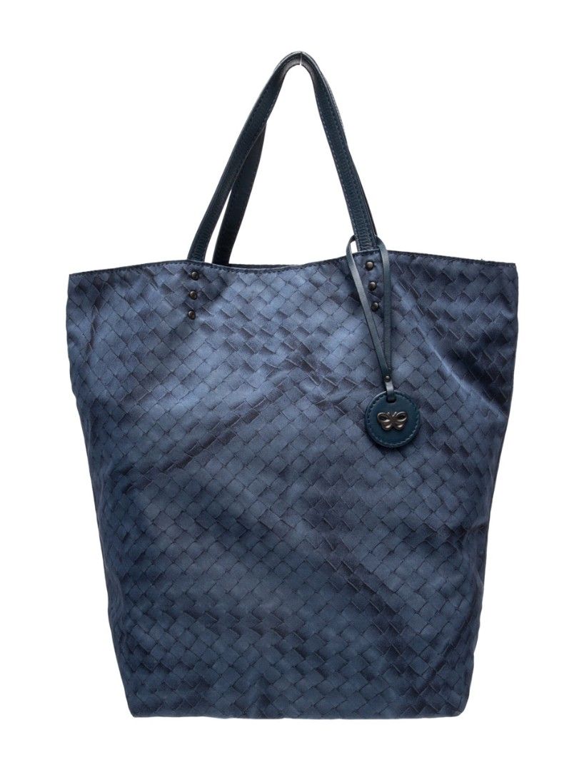 Bottega Veneta Tote bag (Category: Tote Bags) located in Calauag. Submitted by cou1_h (Listing ID 1470002842, Image 1). Description: Dm Issue nasa photos.