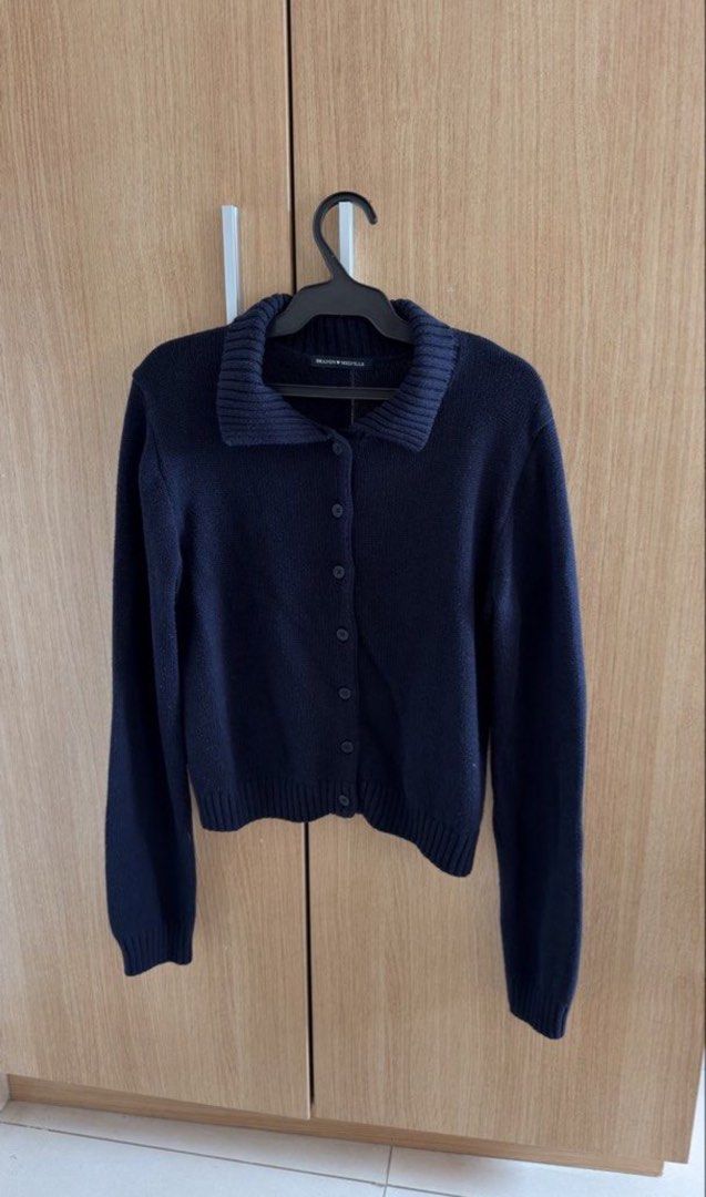 Brandy Melville Cardigan (Category: Coats, Jackets and Outerwear) located in Quezon City. Submitted by wearitagain_ (Listing ID 1469995018, Image 1). Description: .