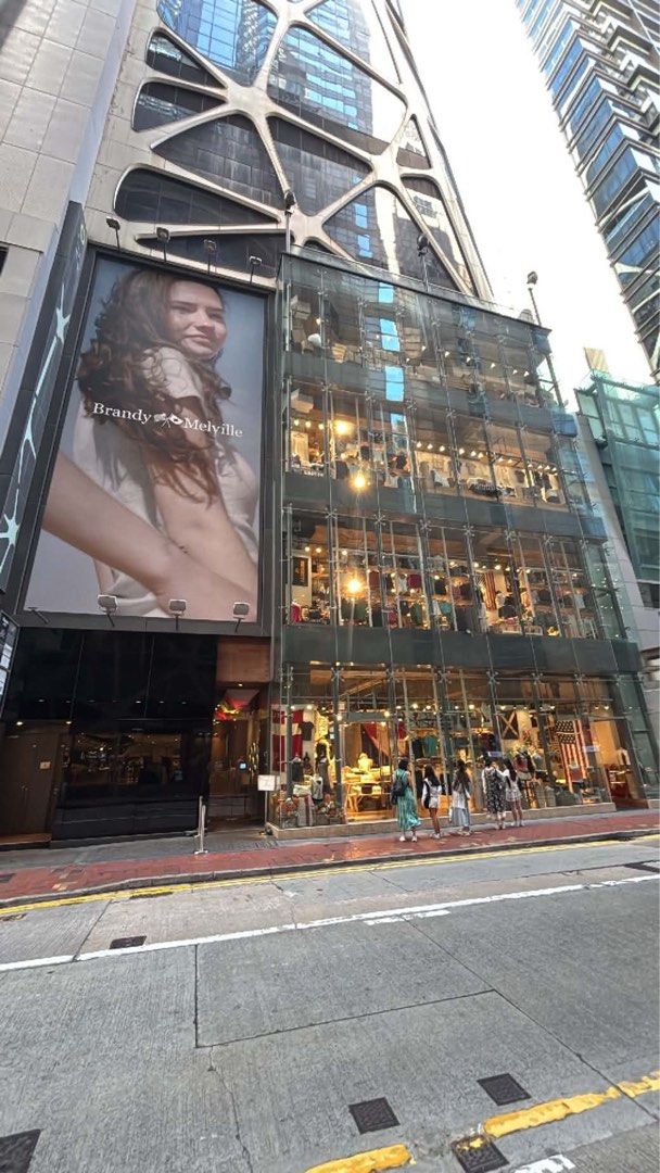 [CLOSED] Brandy Melville HK Pasabuy (Category: Others Tops) located in Quezon City. Submitted by dandleon (Listing ID 1469964706, Image 2). Description: brandy melville hongkong pasabuy 1pc: +300 2pcs: +500 4pcs: +950 items can be shipped as early as monday (oct 26) buyer has to pay full price of item upon order. has option to pay fee and sf before shipping .
