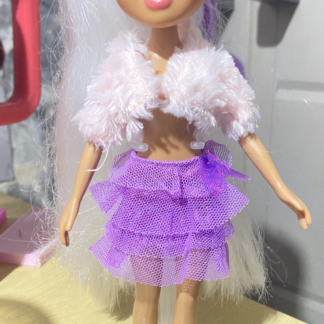 BRATZ CLOTHES SET (Category: Kids Toys) located in Batangas. Submitted by tiffany.gabrielle (Listing ID 1470097040, Image 1). Description: .