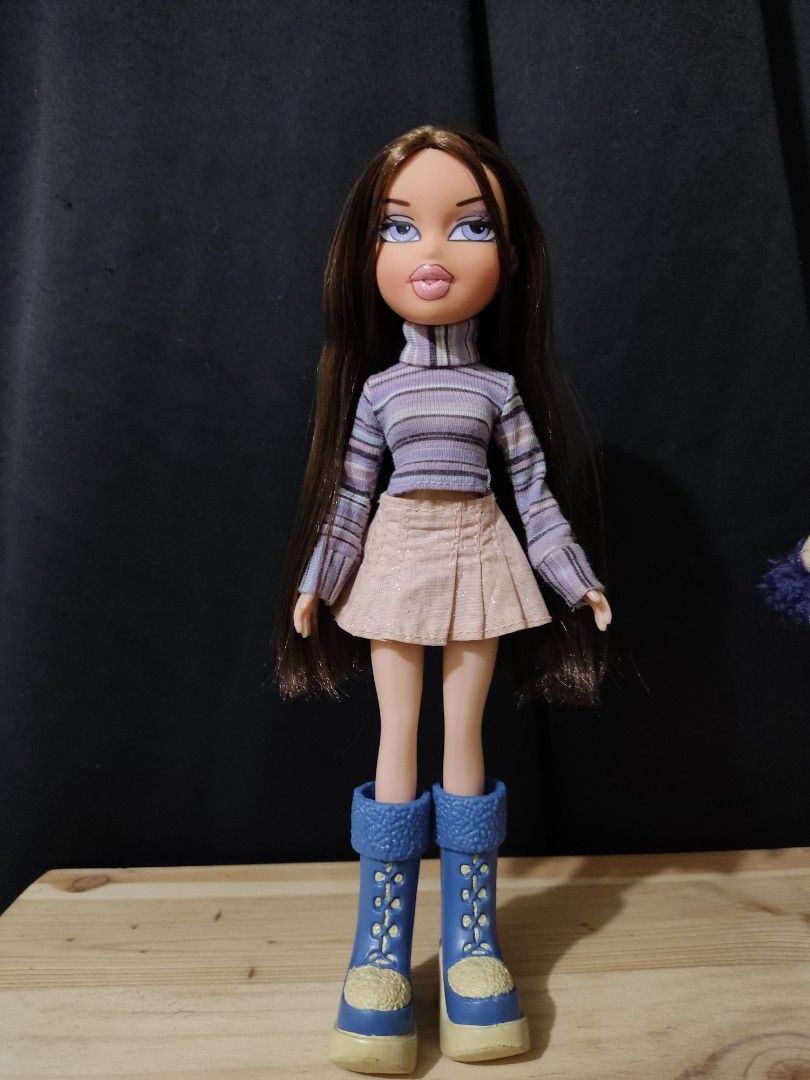 Bratz Destash Bundle (Category: Kids Toys) located in Taguig. Submitted by luckyme_luckyyou (Listing ID 1469961485, Image 2). Description: Bratz Destash Bundle ₱1,500 ALL IN Selling as bundle only. WYSIWYG: • Wintertime Dana (Rebodied) - Disclaimer: minor yellowing on outfit due to age • Ooh La La Kumi (Rebodied) - Note: has a cracked neck Freebies: • Fur jacket & extra shoes included MOP:MAYA/GCASH MOD: JNT, LALAMOVE Location: Taguig. DM if inte